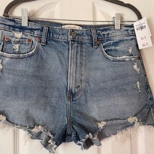 Abercrombie & Fitch  Mom Short high rise size 29